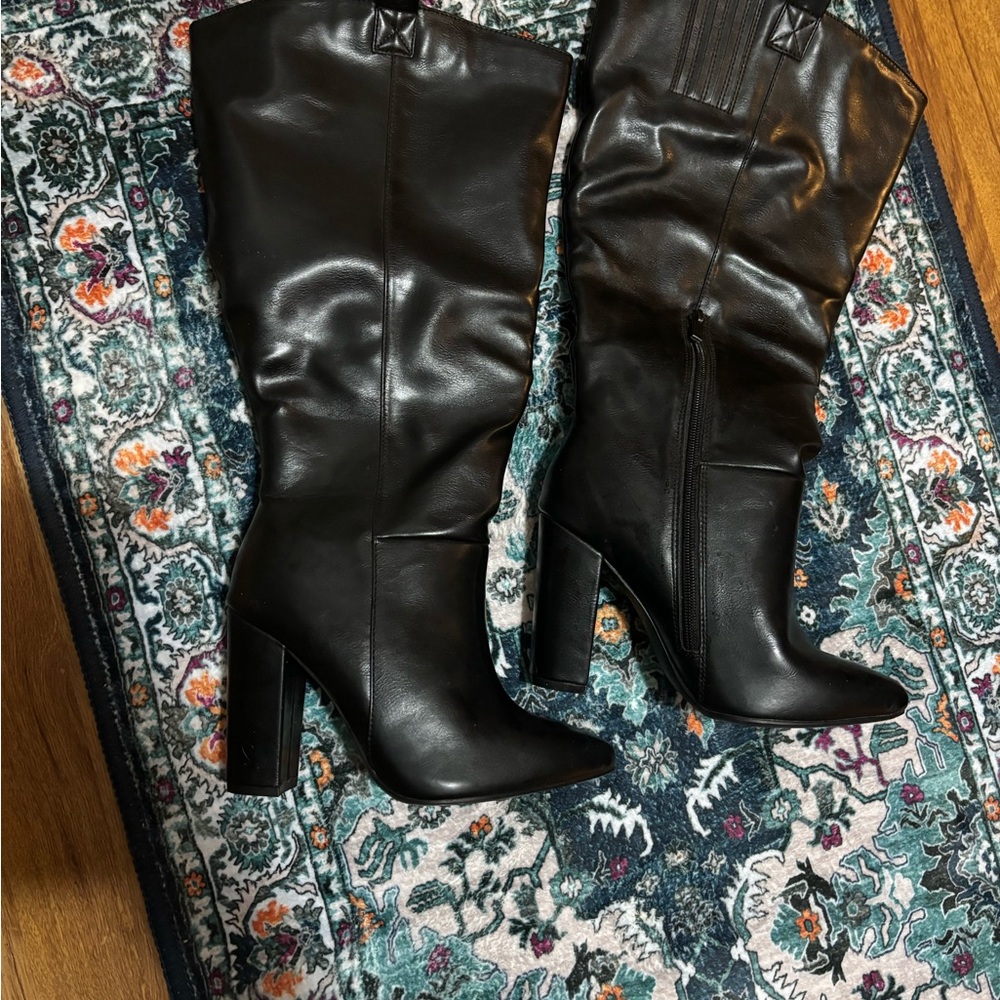 Wren Black Heeled Boots Sleek Leather Design
